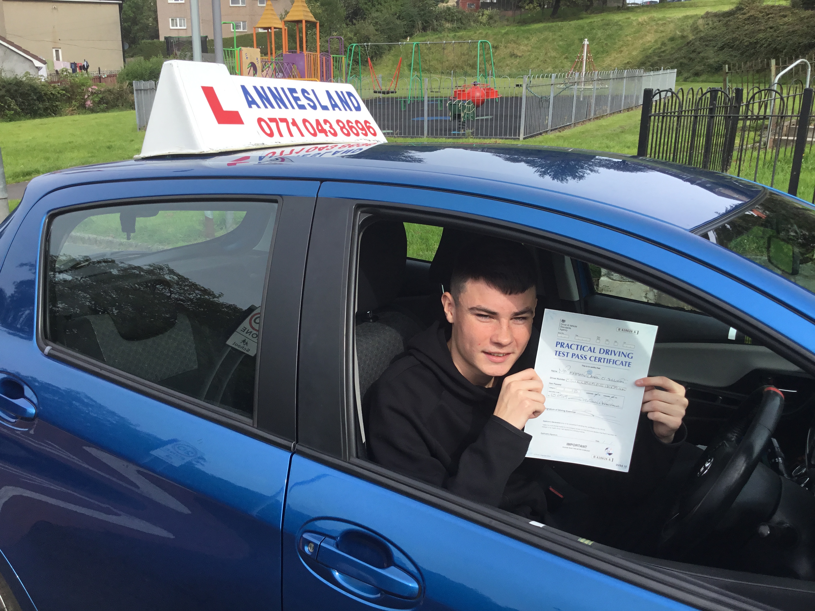 Eamon  successfully passed their driving test with Anniesland Driving School