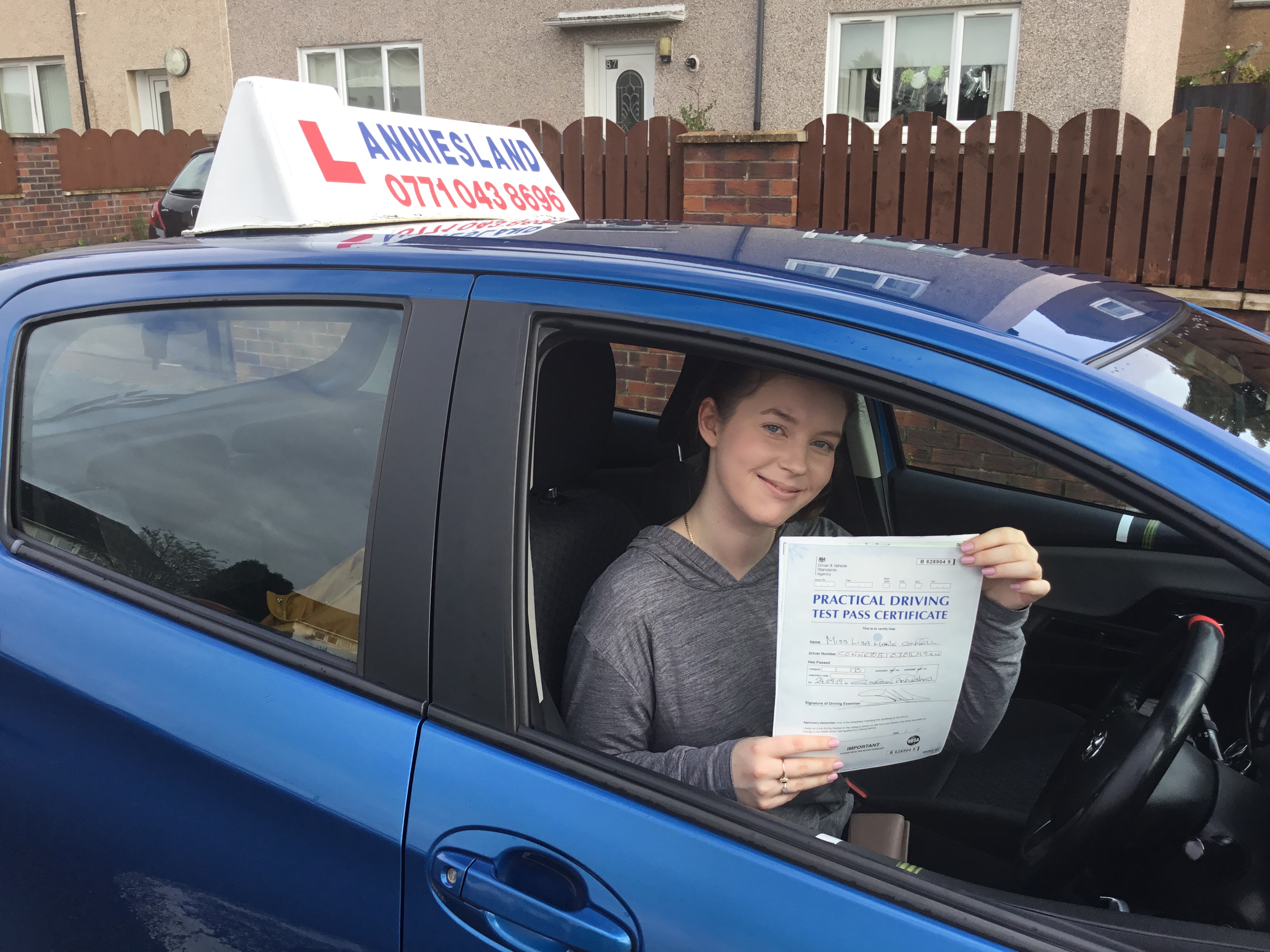 Lisa Connell successfully passed their driving test with Anniesland Driving School